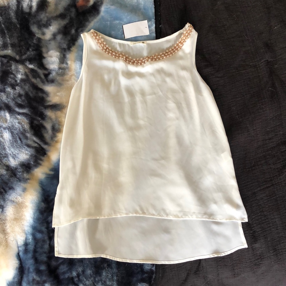 White sleeveless blouse